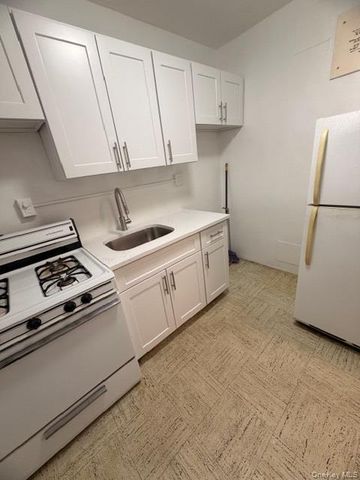 98-20 62nd Drive 9C, Rego Park, NY 11374