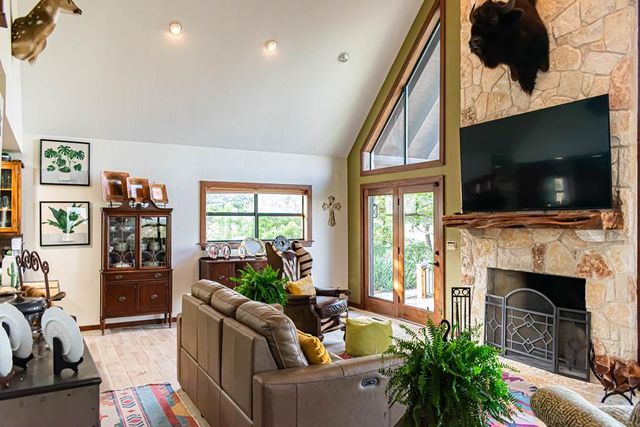 320 Overland Trail, Hunt, TX 78024