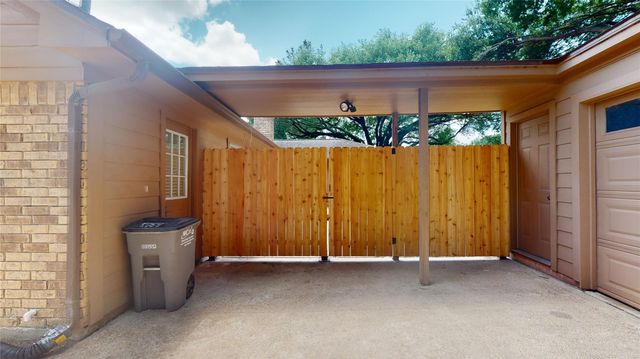 15734 Lakedale Drive, Houston, TX 77095
