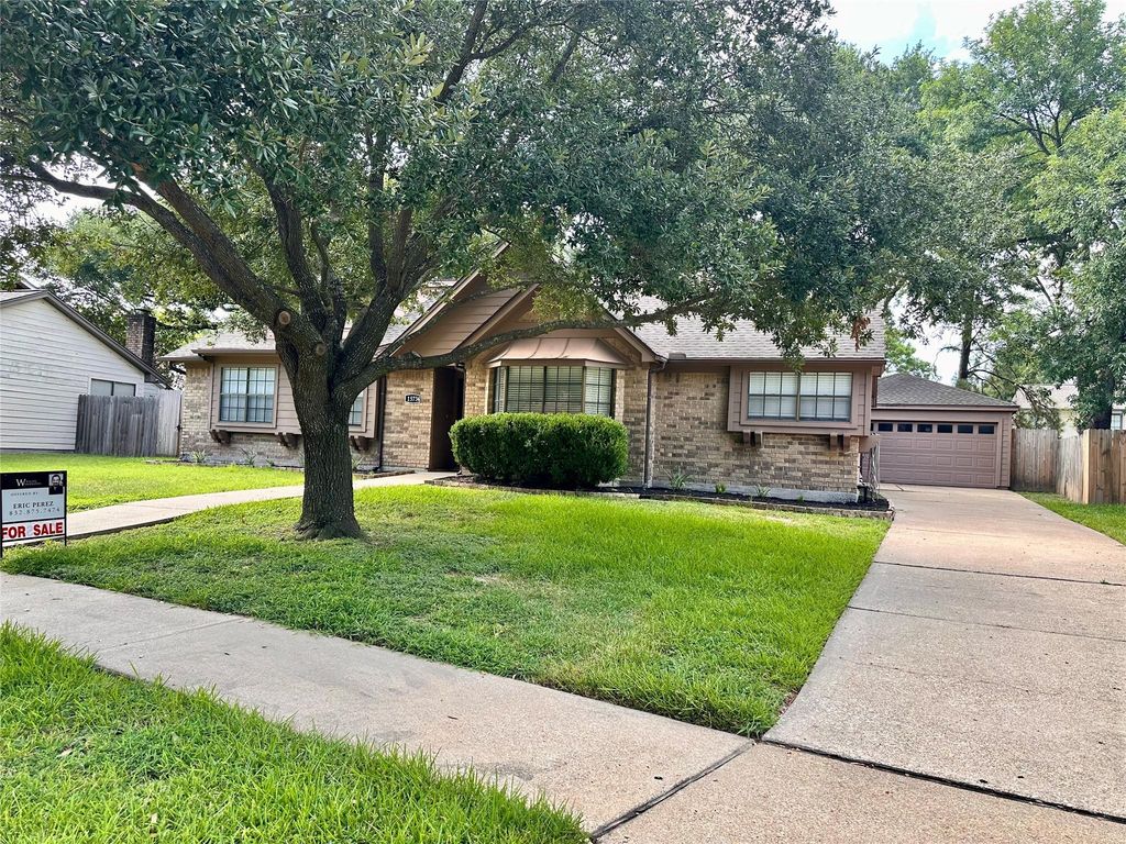 15734 Lakedale Drive, Houston, TX 77095