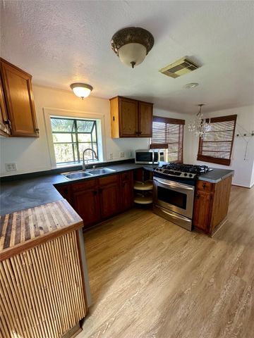 124 7th Street, San Leon, TX 77539