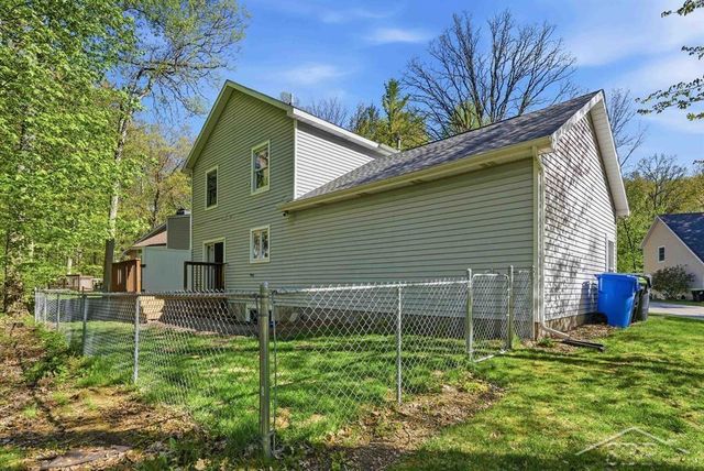 3530 Chippewassee Trail, Midland, MI 48640