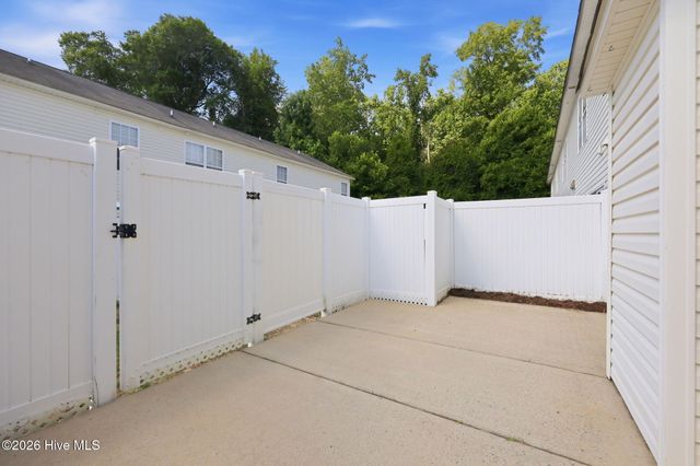 4242 Dudleys Grant Drive E, Winterville, NC 28590