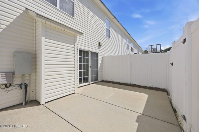 4242 Dudleys Grant Drive E, Winterville, NC 28590