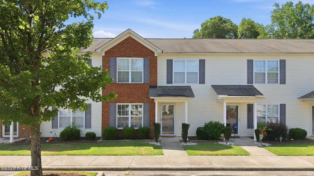 4242 Dudleys Grant Drive E, Winterville, NC 28590