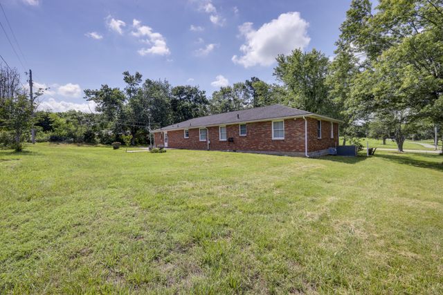 13210 Betts Rd, Greenbrier, TN 37073