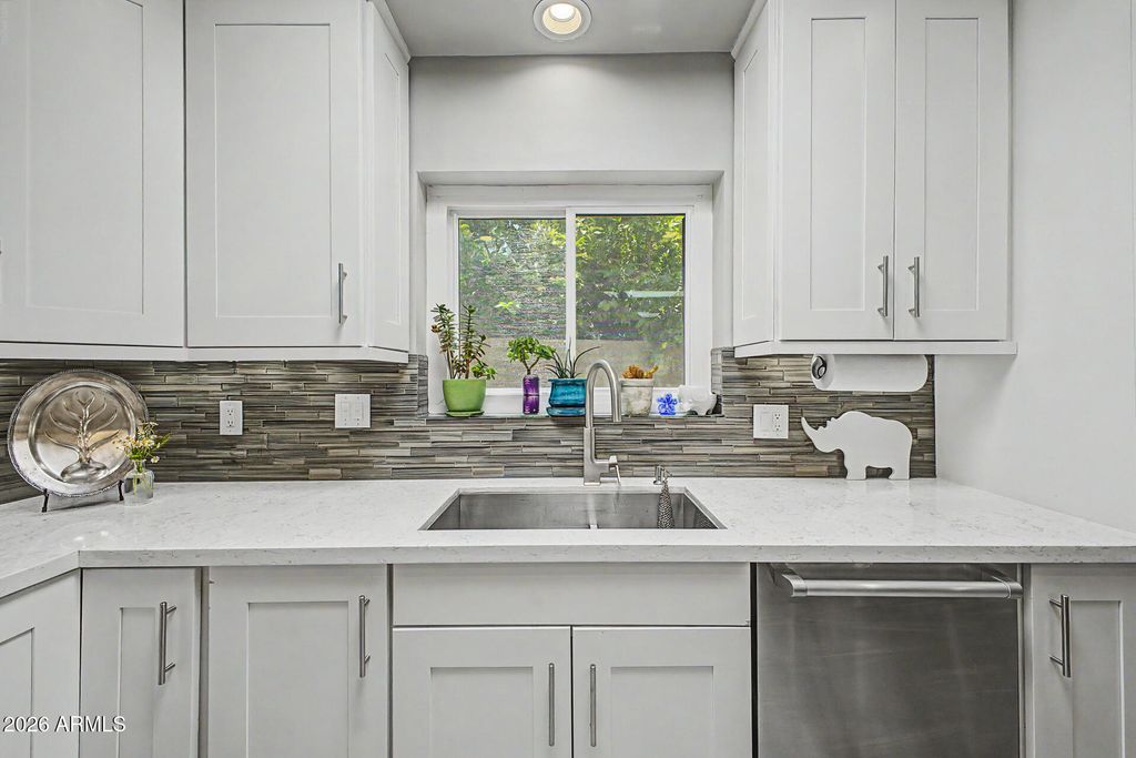 Image 9 of property listing at 7209 E MCDONALD Drive 12, Scottsdale, AZ 85250
