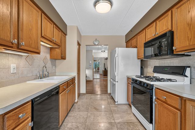 6845 Forestview Drive 2D, Oak Forest, IL 60452