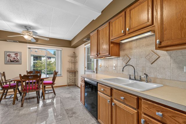 6845 Forestview Drive 2D, Oak Forest, IL 60452