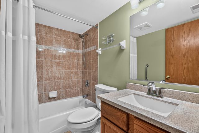 6845 Forestview Drive 2D, Oak Forest, IL 60452