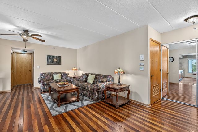 6845 Forestview Drive 2D, Oak Forest, IL 60452