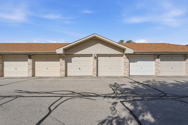 6845 Forestview Drive 2D, Oak Forest, IL 60452