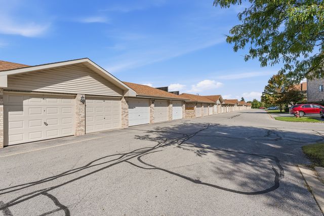 6845 Forestview Drive 2D, Oak Forest, IL 60452