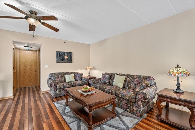6845 Forestview Drive 2D, Oak Forest, IL 60452