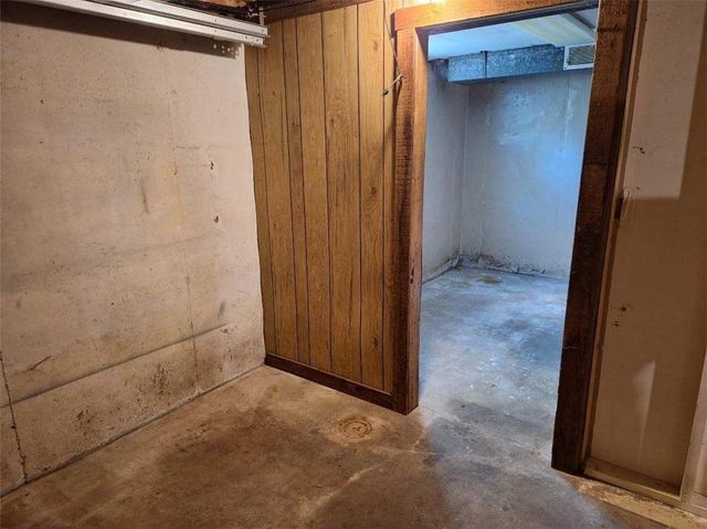 6954 E 47th Terrace, Kansas City, MO 64129