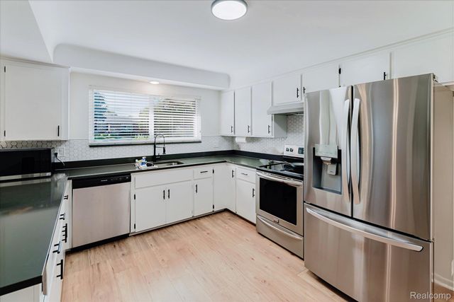 37159 Almont Drive E, Sterling Heights, MI 48310