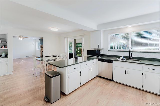 37159 Almont Drive E, Sterling Heights, MI 48310