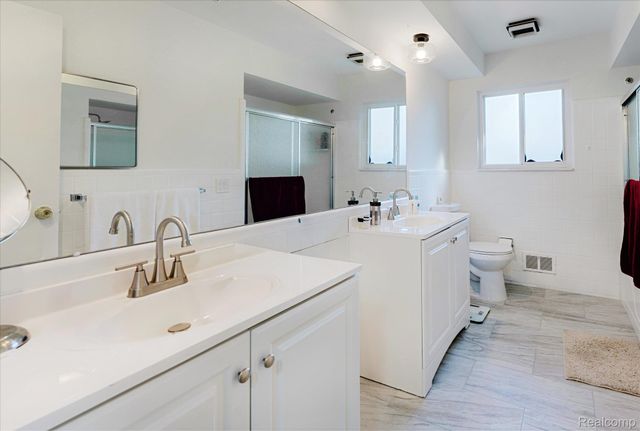 37159 Almont Drive E, Sterling Heights, MI 48310