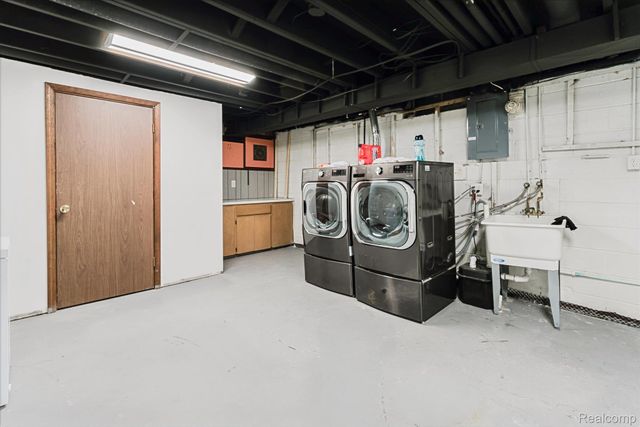 37159 Almont Drive E, Sterling Heights, MI 48310