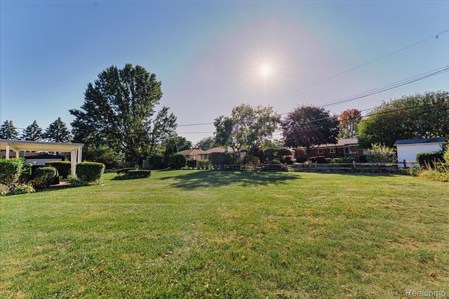 37159 Almont Drive E, Sterling Heights, MI 48310