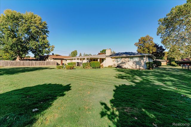 37159 Almont Drive E, Sterling Heights, MI 48310