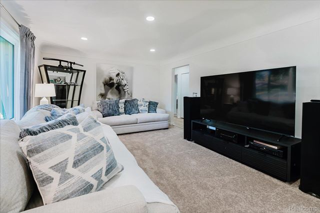 37159 Almont Drive E, Sterling Heights, MI 48310