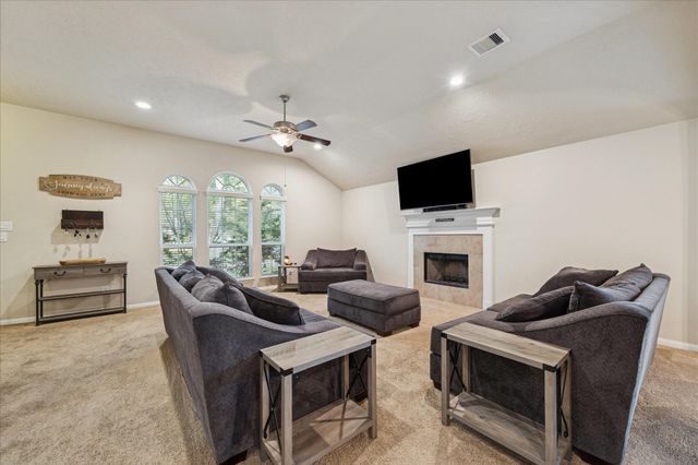 3203 Pine Hollow Circle, Montgomery, TX 77356