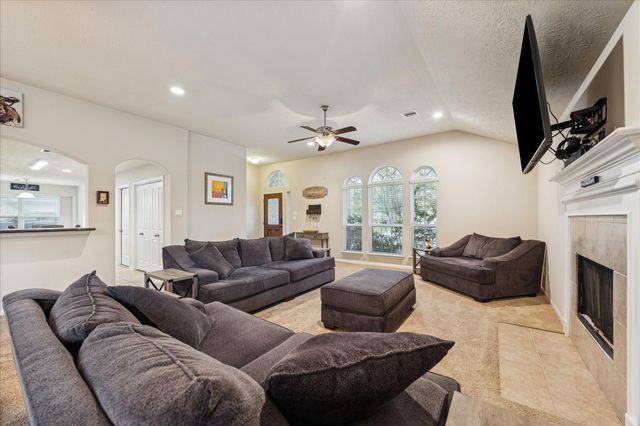 3203 Pine Hollow Circle, Montgomery, TX 77356