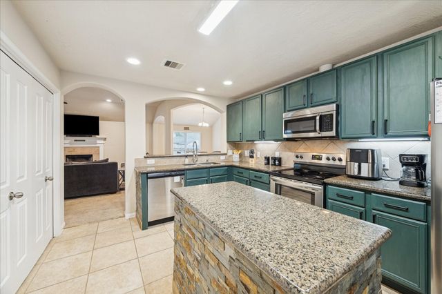 3203 Pine Hollow Circle, Montgomery, TX 77356