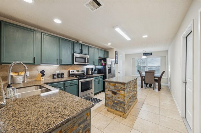 3203 Pine Hollow Circle, Montgomery, TX 77356