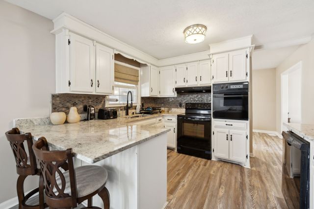 5006 Bonnaside Dr, Hermitage, TN 37076
