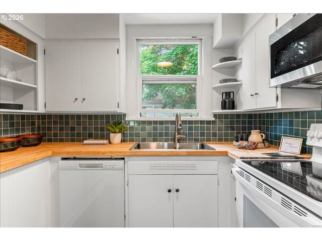 1211 Se 37TH Ave, Portland, OR 97214