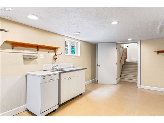 1211 Se 37TH Ave, Portland, OR 97214