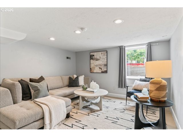 1211 Se 37TH Ave, Portland, OR 97214