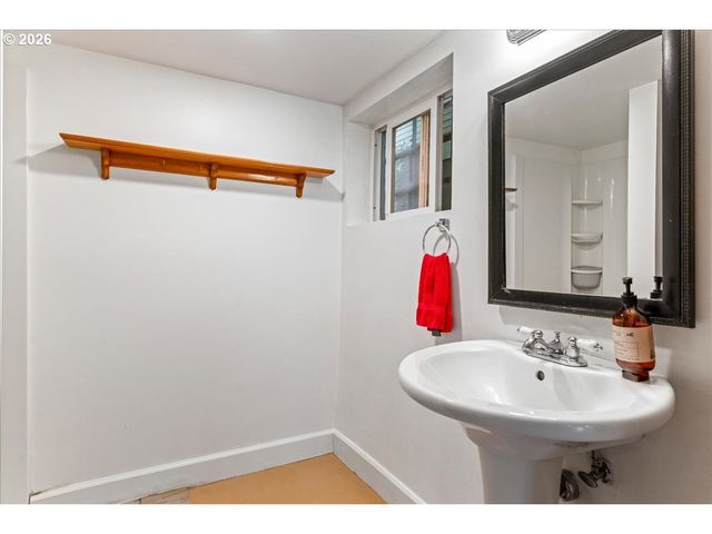 1211 Se 37TH Ave, Portland, OR 97214