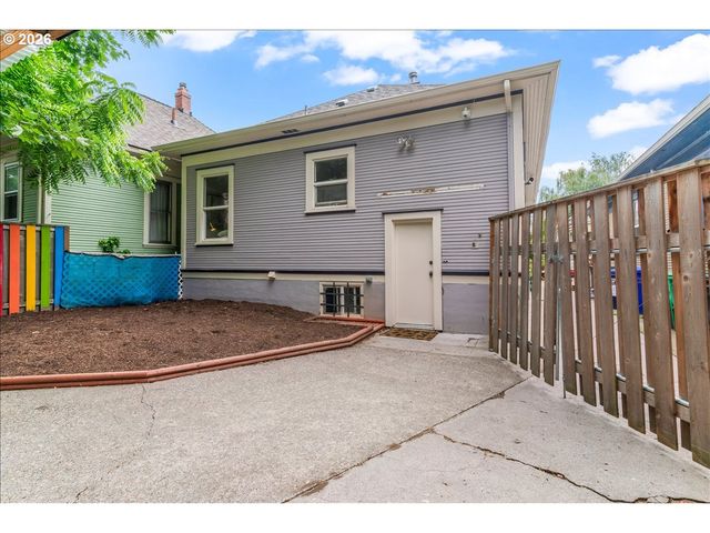 1211 Se 37TH Ave, Portland, OR 97214