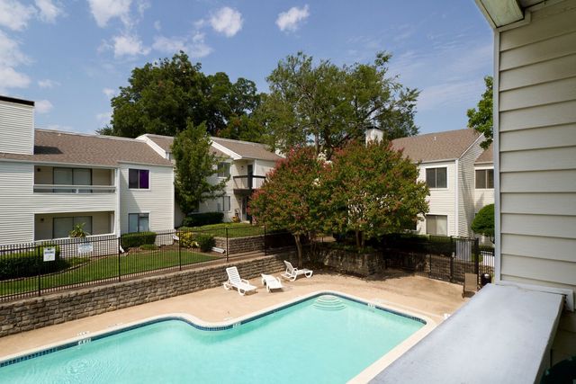 7431 Holly Hill Drive 227, Dallas, TX 75231