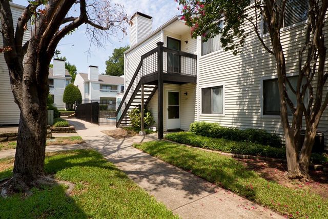 7431 Holly Hill Drive 227, Dallas, TX 75231
