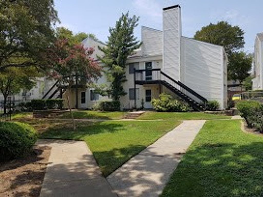 7431 Holly Hill Drive 227, Dallas, TX 75231