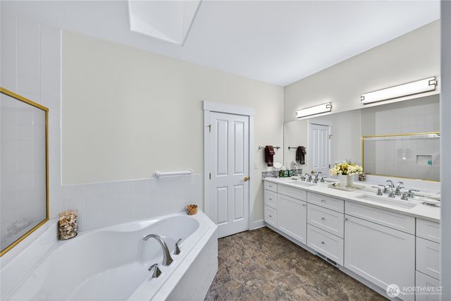 2016 Cascade Court, Anacortes, WA 98221