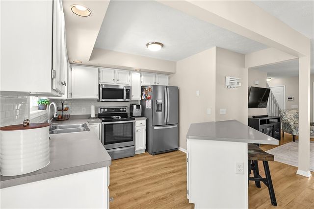 102 Cranbrook Ter, Webster, NY 14580