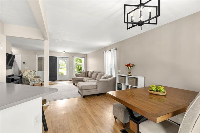 102 Cranbrook Ter, Webster, NY 14580