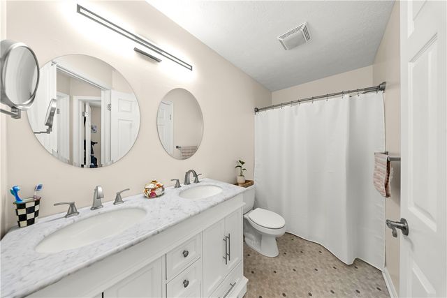 102 Cranbrook Ter, Webster, NY 14580