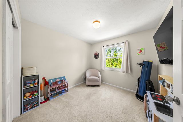 102 Cranbrook Ter, Webster, NY 14580