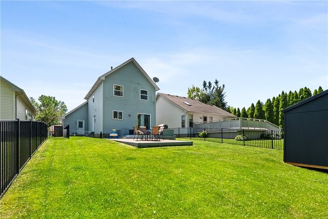 102 Cranbrook Ter, Webster, NY 14580