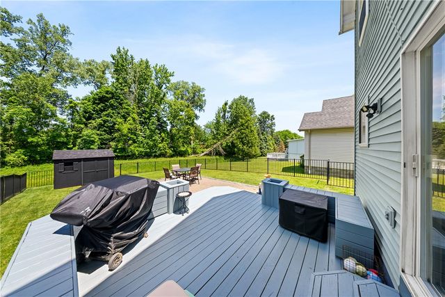 102 Cranbrook Ter, Webster, NY 14580