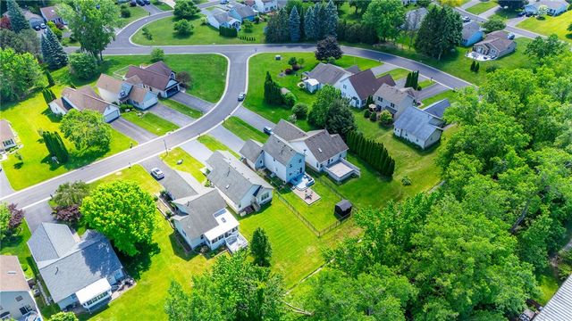 102 Cranbrook Ter, Webster, NY 14580