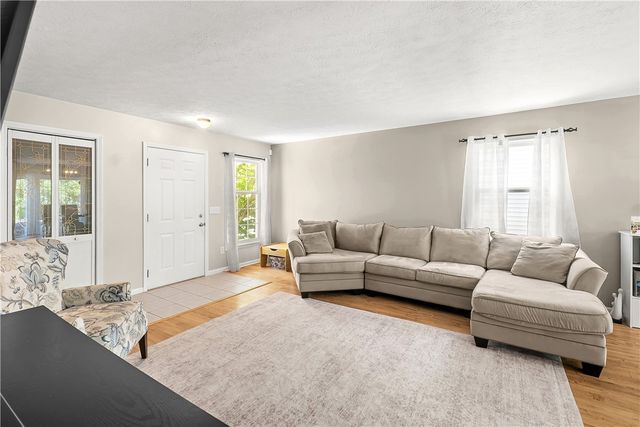 102 Cranbrook Ter, Webster, NY 14580