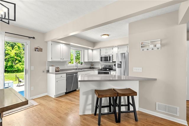 102 Cranbrook Ter, Webster, NY 14580