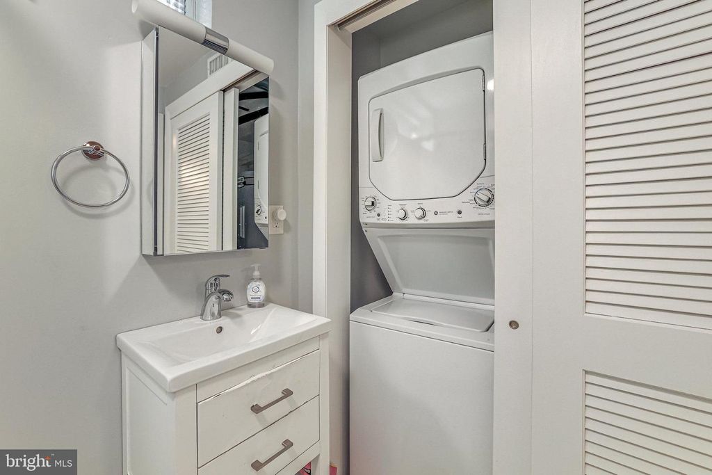 2148 MILITARY RD, Arlington, VA 22207